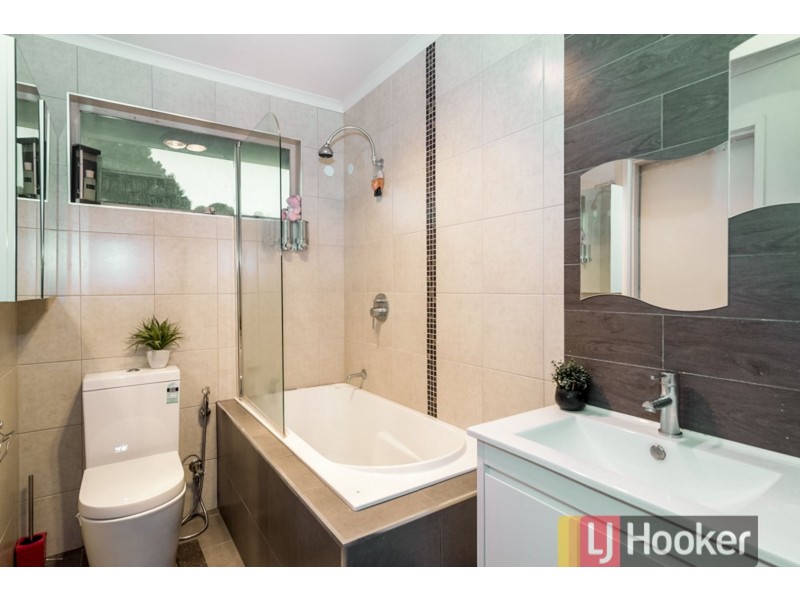 60 Strong Drive, Hampton Park VIC 3976