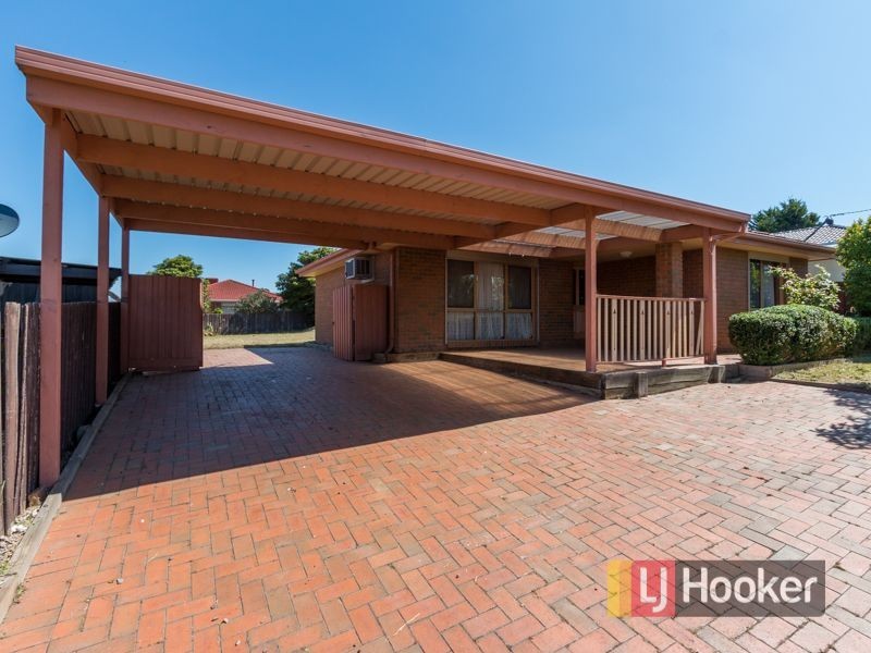 10 Simon Court, Hampton Park VIC 3976