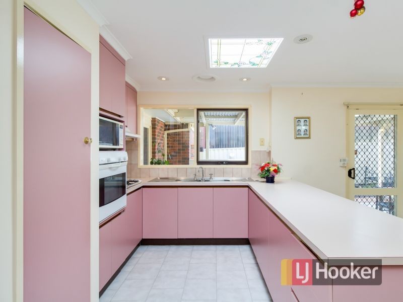 6 Cairns Road, Hampton Park VIC 3976
