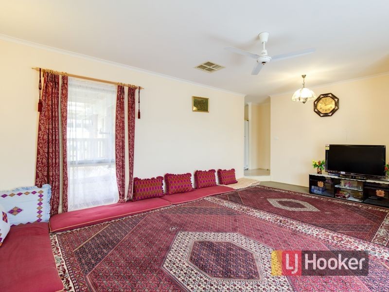 6 Cairns Road, Hampton Park VIC 3976