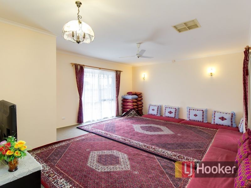 6 Cairns Road, Hampton Park VIC 3976