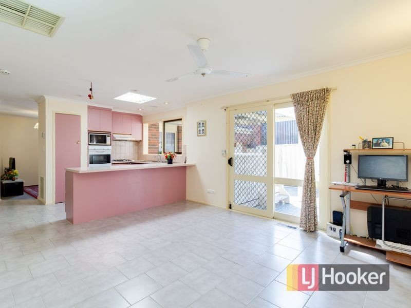 6 Cairns Road, Hampton Park VIC 3976