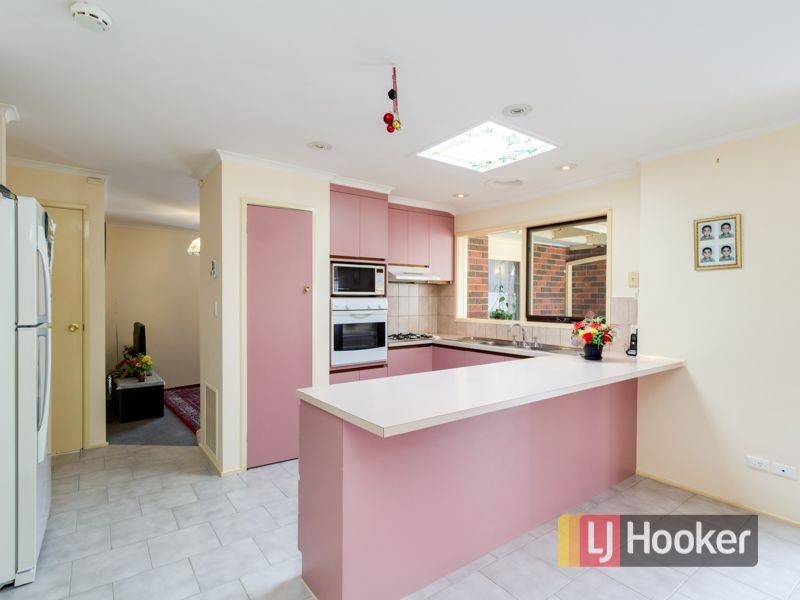 6 Cairns Road, Hampton Park VIC 3976