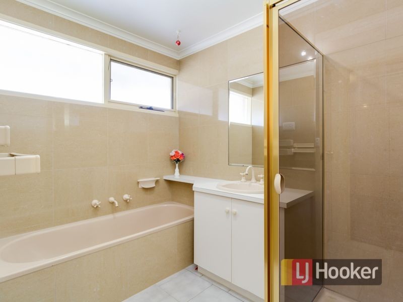 6 Cairns Road, Hampton Park VIC 3976