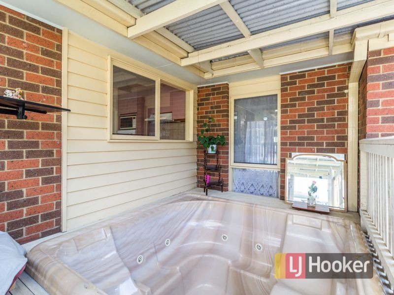 6 Cairns Road, Hampton Park VIC 3976