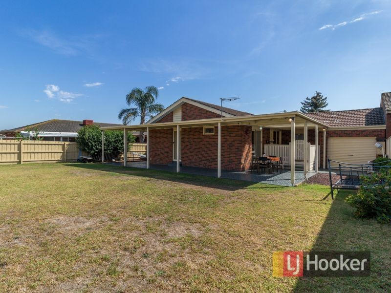 6 Cairns Road, Hampton Park VIC 3976