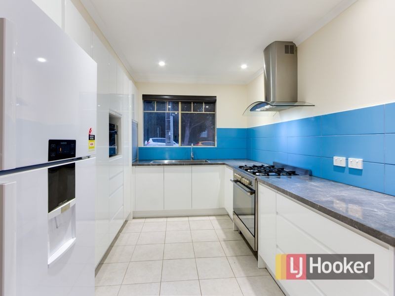 94 Warana Drive, Hampton Park VIC 3976