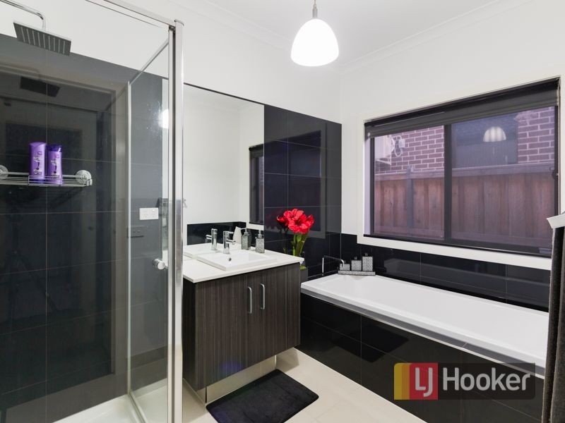 58 Evesham Street, Cranbourne North VIC 3977