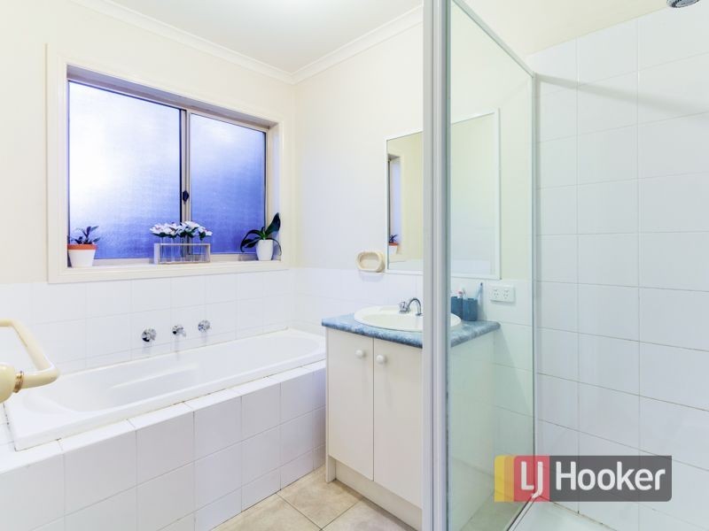 29 Glenaire Crescent, Cranbourne West VIC 3977