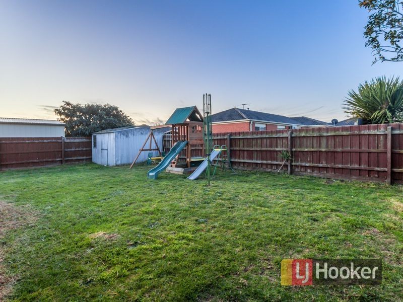 29 Glenaire Crescent, Cranbourne West VIC 3977