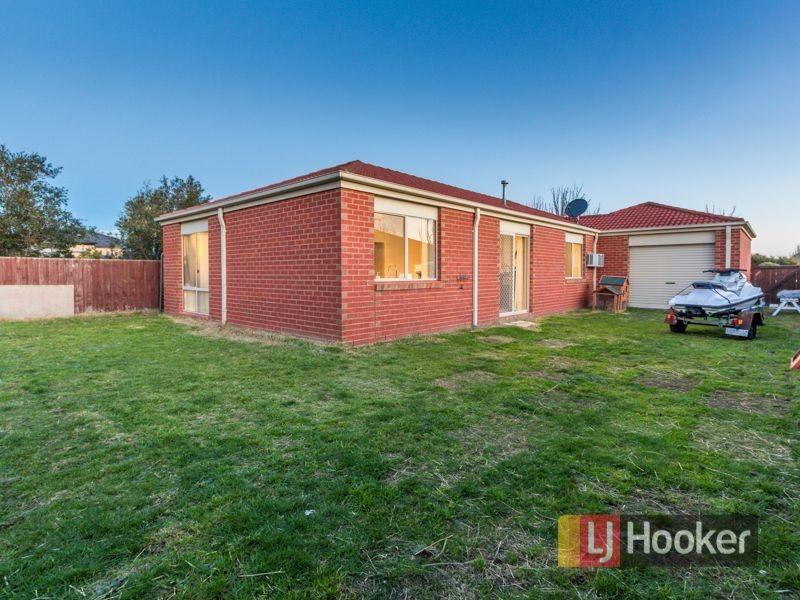 29 Glenaire Crescent, Cranbourne West VIC 3977