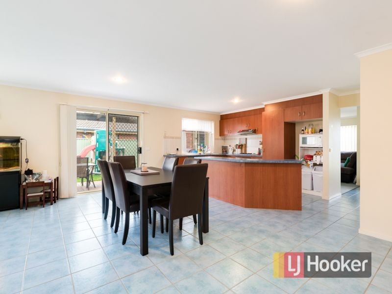 13 Woodchase Court, Cranbourne East VIC 3977