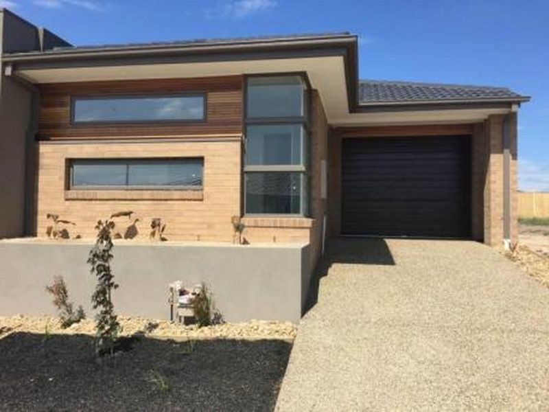 Lot 203 Bona Vista Rise, Clyde North VIC 3978