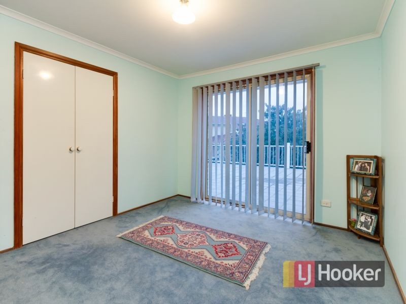 8 Edward Freeth Drive, Endeavour Hills VIC 3802