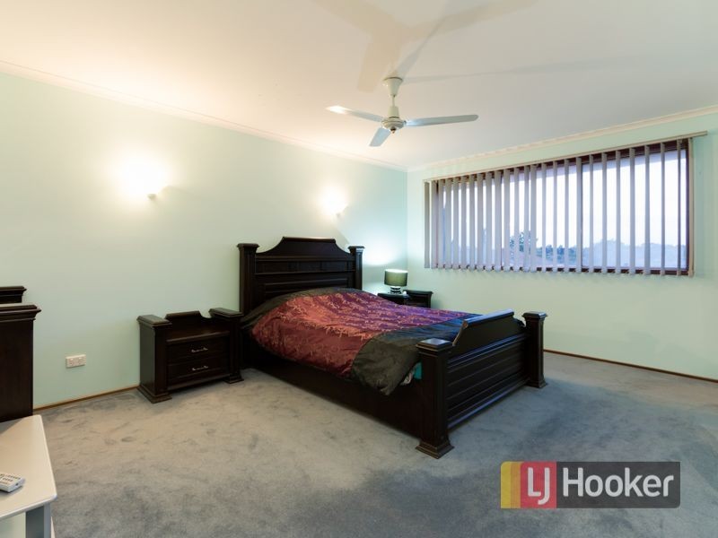 8 Edward Freeth Drive, Endeavour Hills VIC 3802