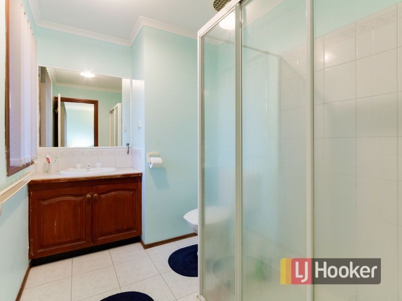 8 Edward Freeth Drive, Endeavour Hills VIC 3802