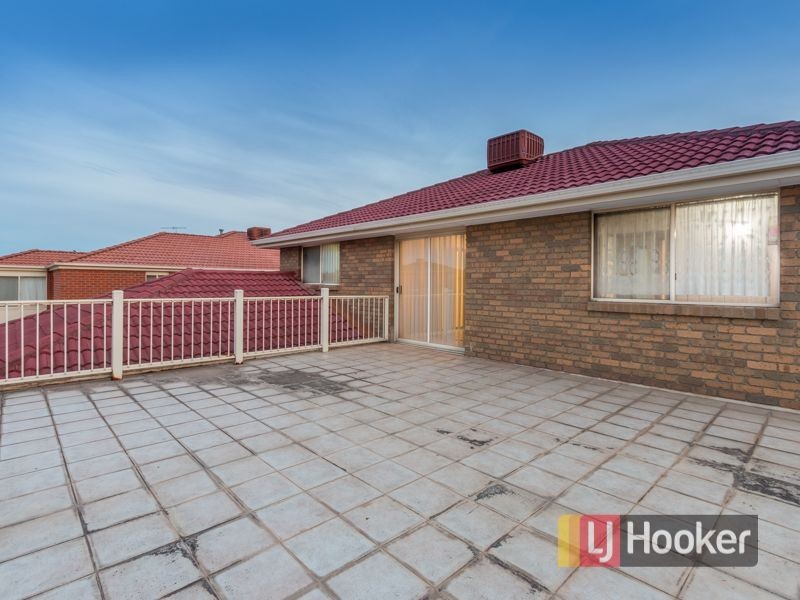 8 Edward Freeth Drive, Endeavour Hills VIC 3802