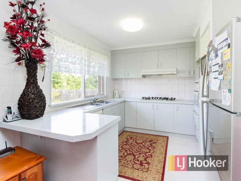 16 Warana Drive, Hampton Park VIC 3976