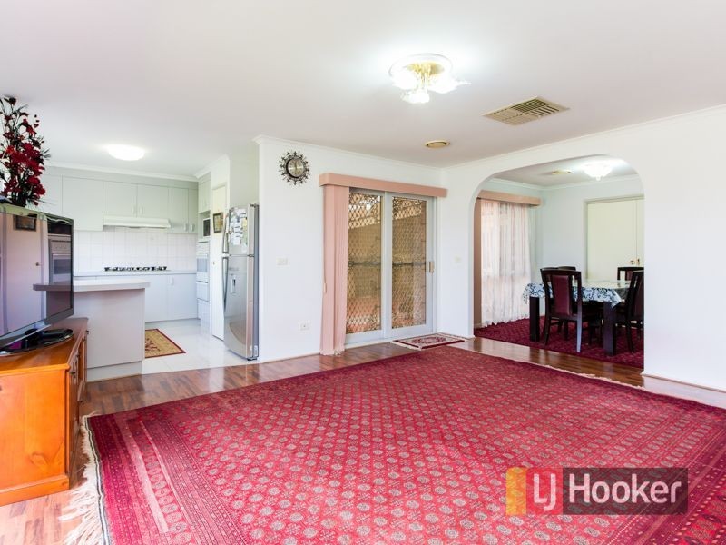 16 Warana Drive, Hampton Park VIC 3976