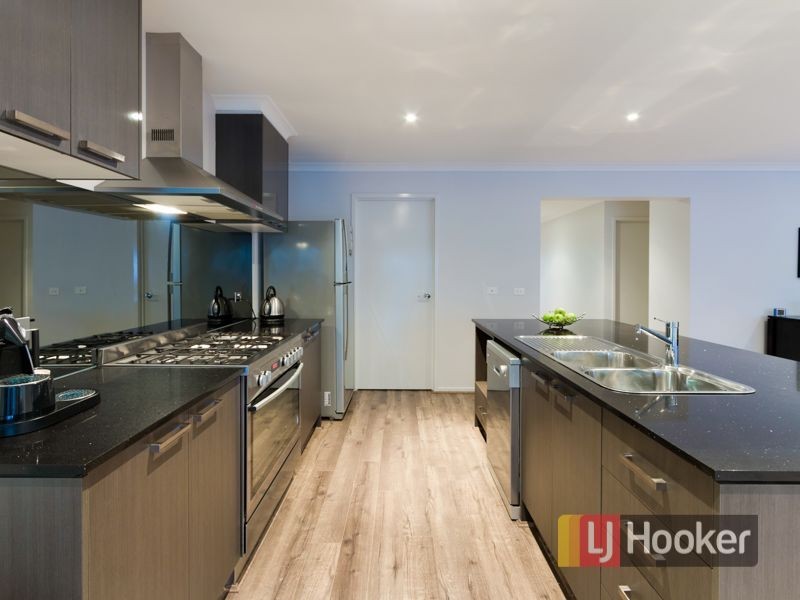 11 Damper Way, Lynbrook VIC 3975