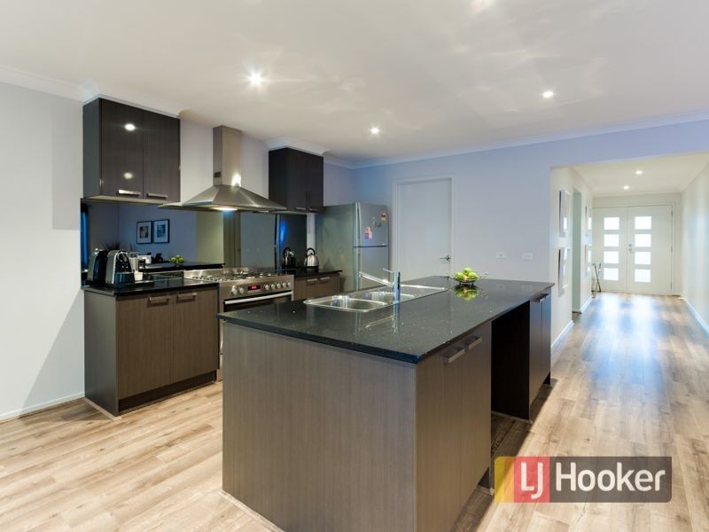 11 Damper Way, Lynbrook VIC 3975
