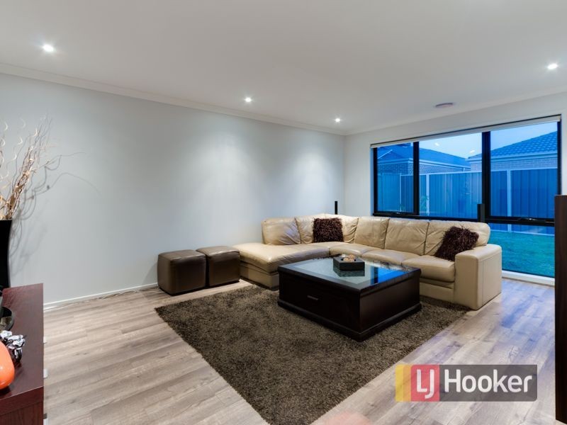 11 Damper Way, Lynbrook VIC 3975