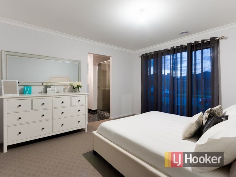 11 Damper Way, Lynbrook VIC 3975