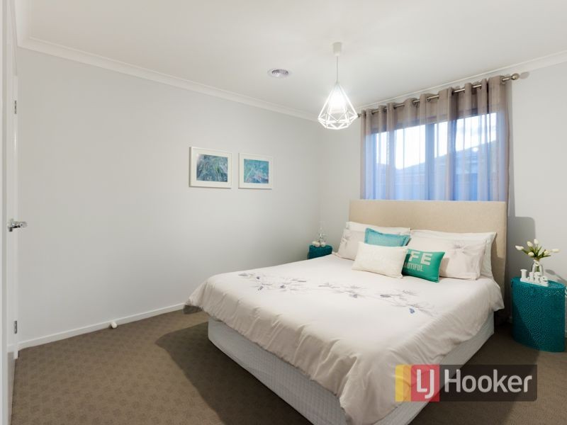 11 Damper Way, Lynbrook VIC 3975