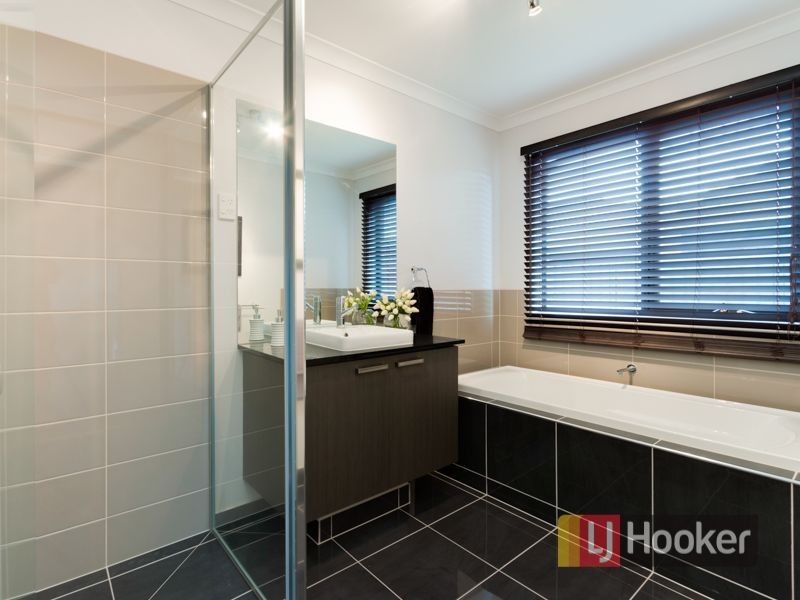 11 Damper Way, Lynbrook VIC 3975