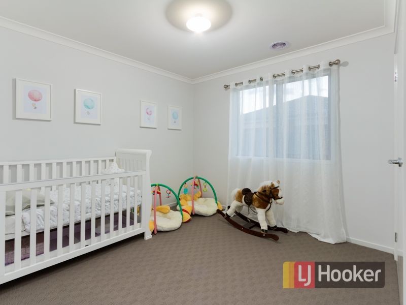 11 Damper Way, Lynbrook VIC 3975