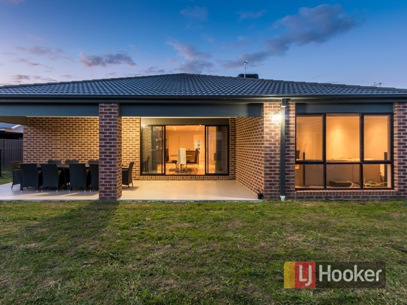 11 Damper Way, Lynbrook VIC 3975