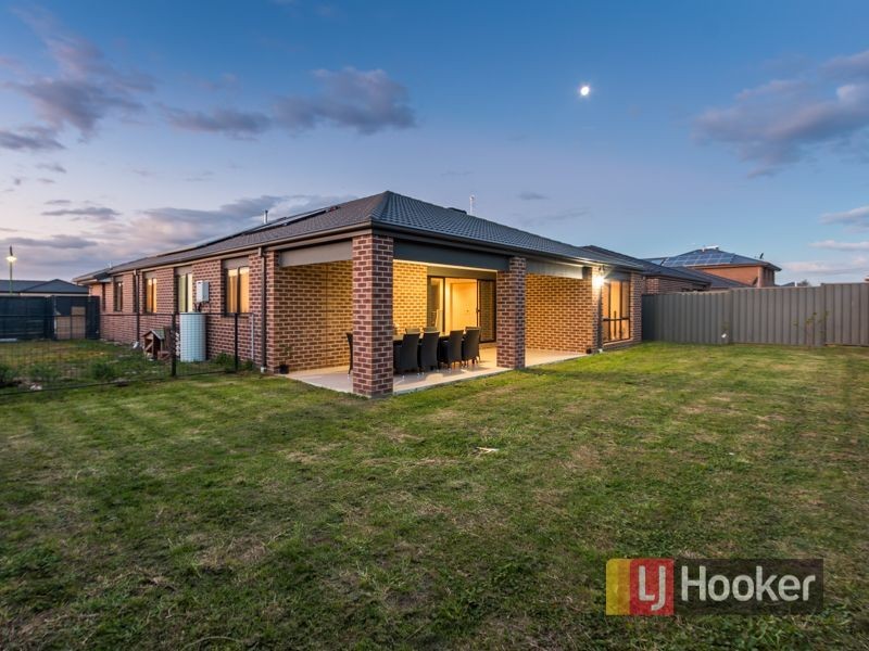 11 Damper Way, Lynbrook VIC 3975