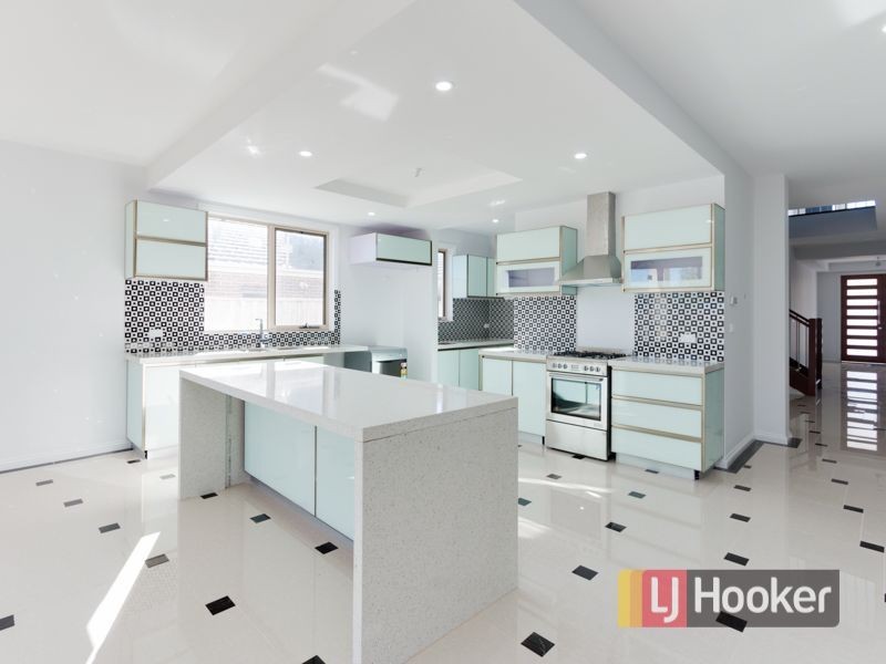 21 Lancashire Drive, Cranbourne North VIC 3977