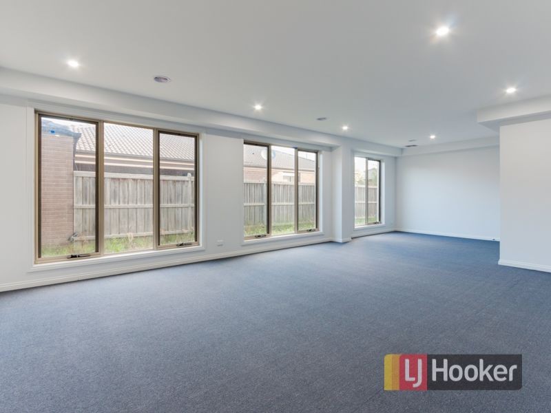 21 Lancashire Drive, Cranbourne North VIC 3977