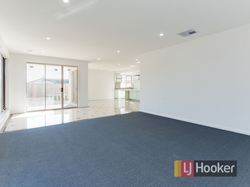 21 Lancashire Drive, Cranbourne North VIC 3977