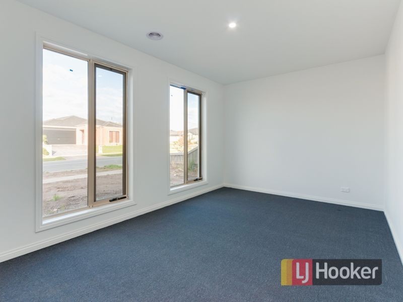 21 Lancashire Drive, Cranbourne North VIC 3977