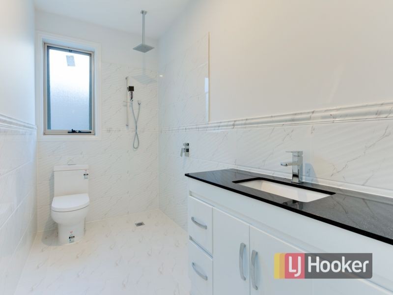 21 Lancashire Drive, Cranbourne North VIC 3977