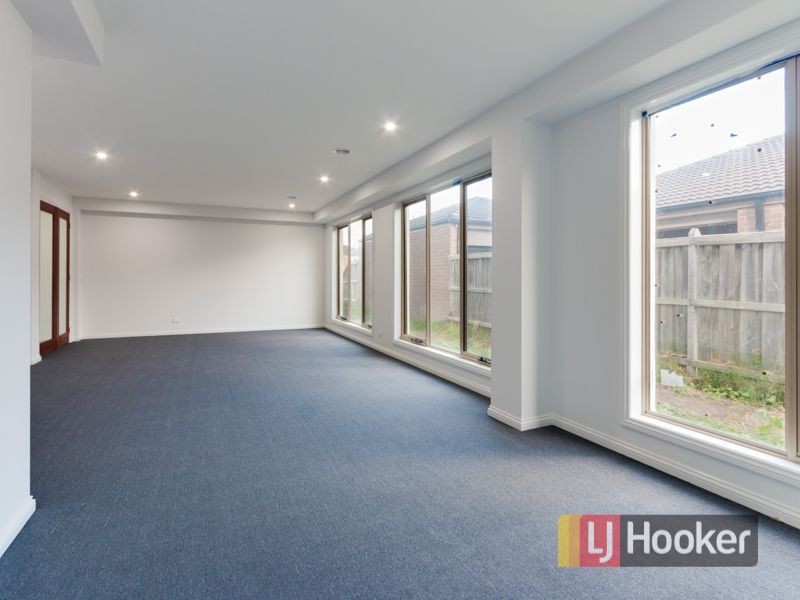 21 Lancashire Drive, Cranbourne North VIC 3977