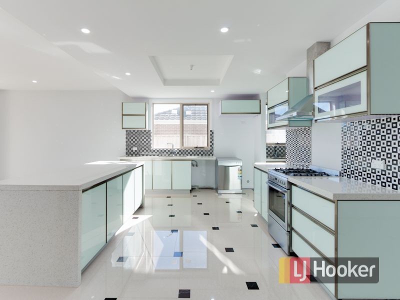 21 Lancashire Drive, Cranbourne North VIC 3977