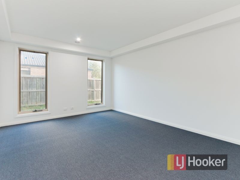 21 Lancashire Drive, Cranbourne North VIC 3977