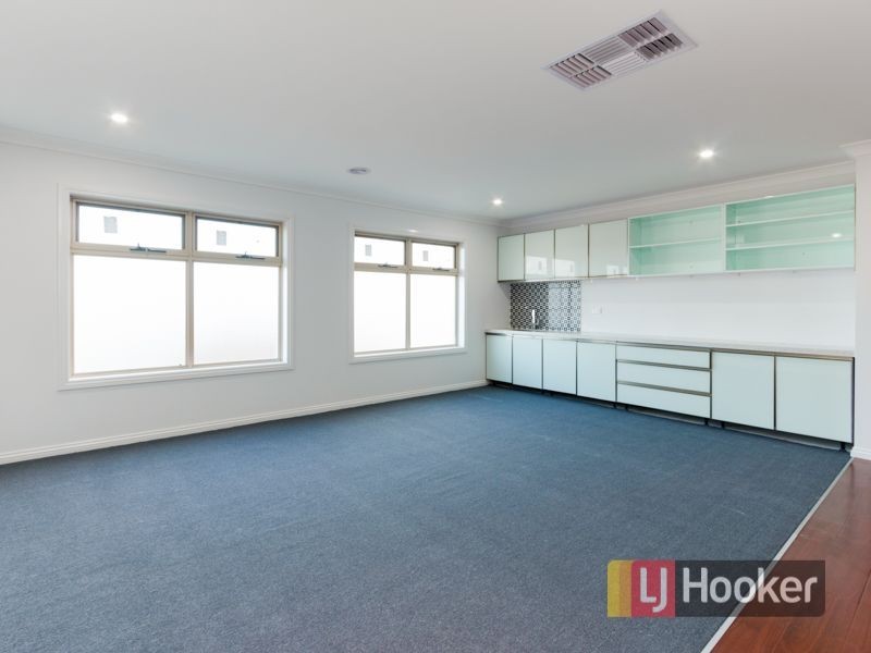 21 Lancashire Drive, Cranbourne North VIC 3977