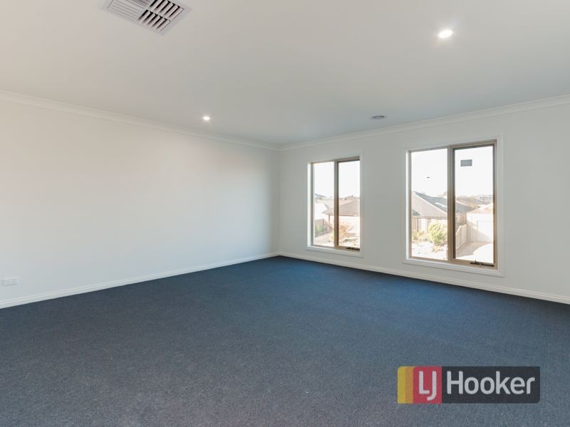 21 Lancashire Drive, Cranbourne North VIC 3977
