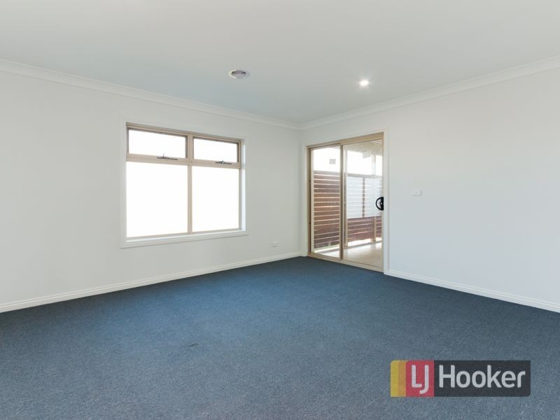21 Lancashire Drive, Cranbourne North VIC 3977