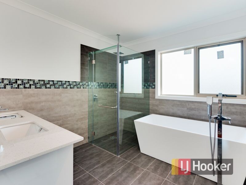 21 Lancashire Drive, Cranbourne North VIC 3977