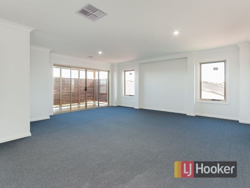 21 Lancashire Drive, Cranbourne North VIC 3977