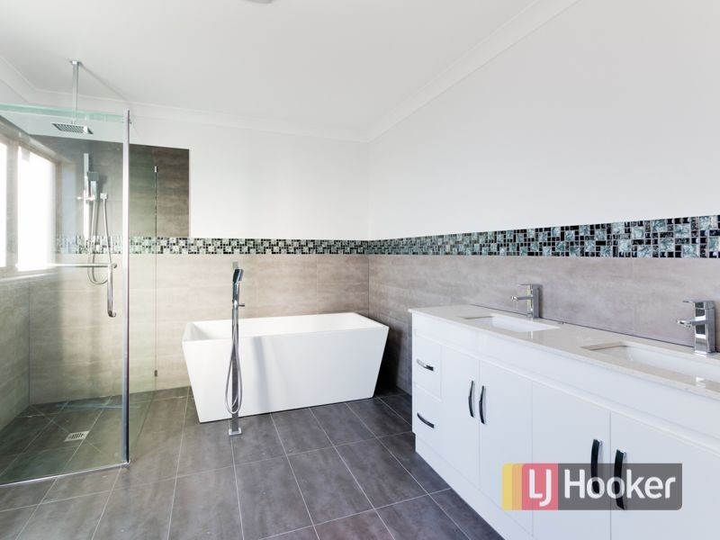 21 Lancashire Drive, Cranbourne North VIC 3977