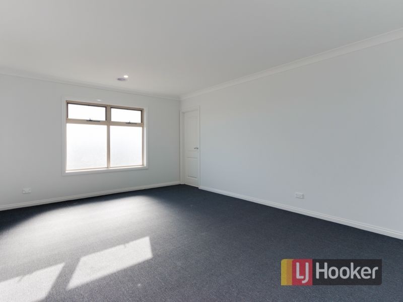 21 Lancashire Drive, Cranbourne North VIC 3977