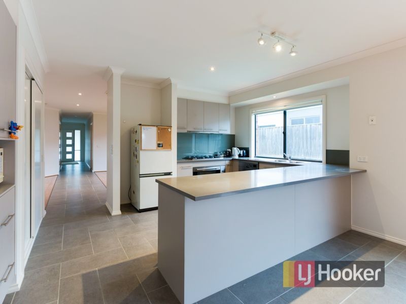 42 Tobin Way, Lyndhurst VIC 3975