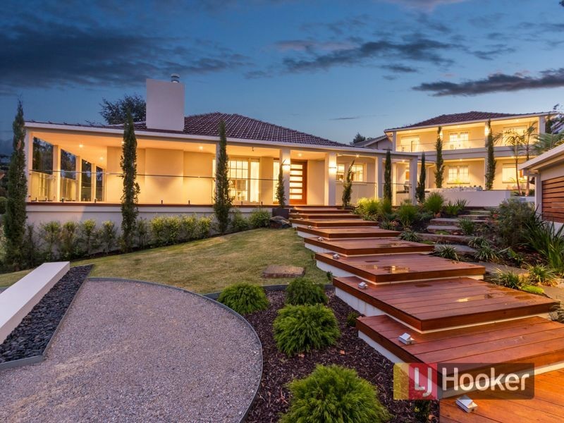 10 Pleasant View Crescent, Wheelers Hill VIC 3150