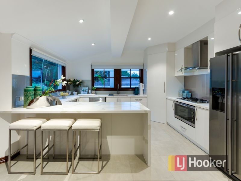 10 Pleasant View Crescent, Wheelers Hill VIC 3150